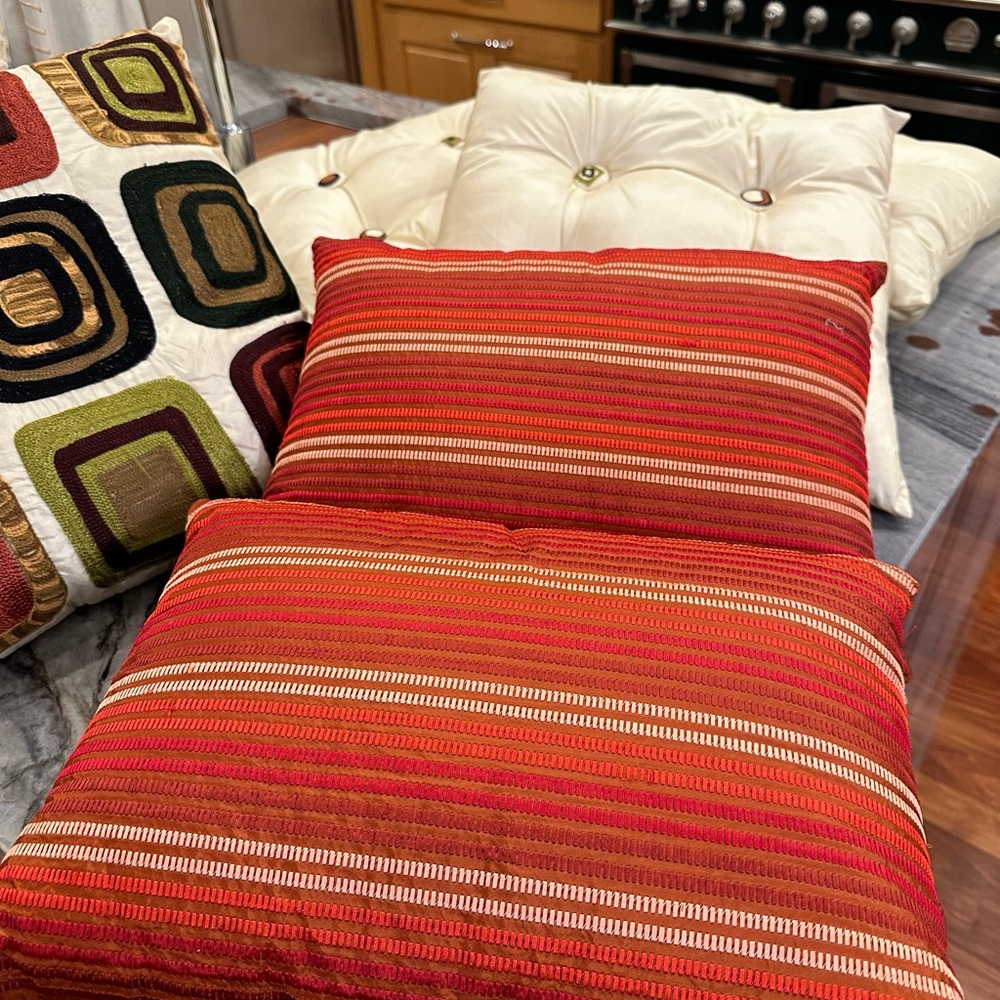 Throw Pillows ( 7 )